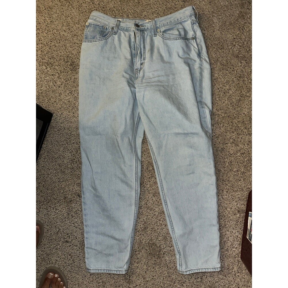 Women’s Levi jeans